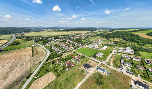 Letecké zábery Letecké zábery pre obec vytvorené spoločnosťou Webex.digital s.r.o. v júni 2024